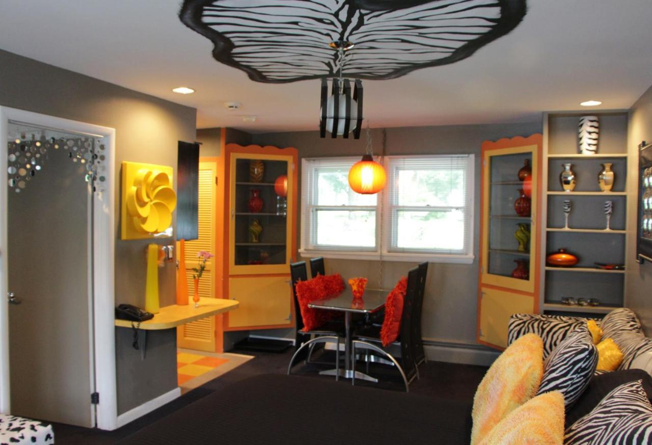 The Roxbury Hotel Room photo